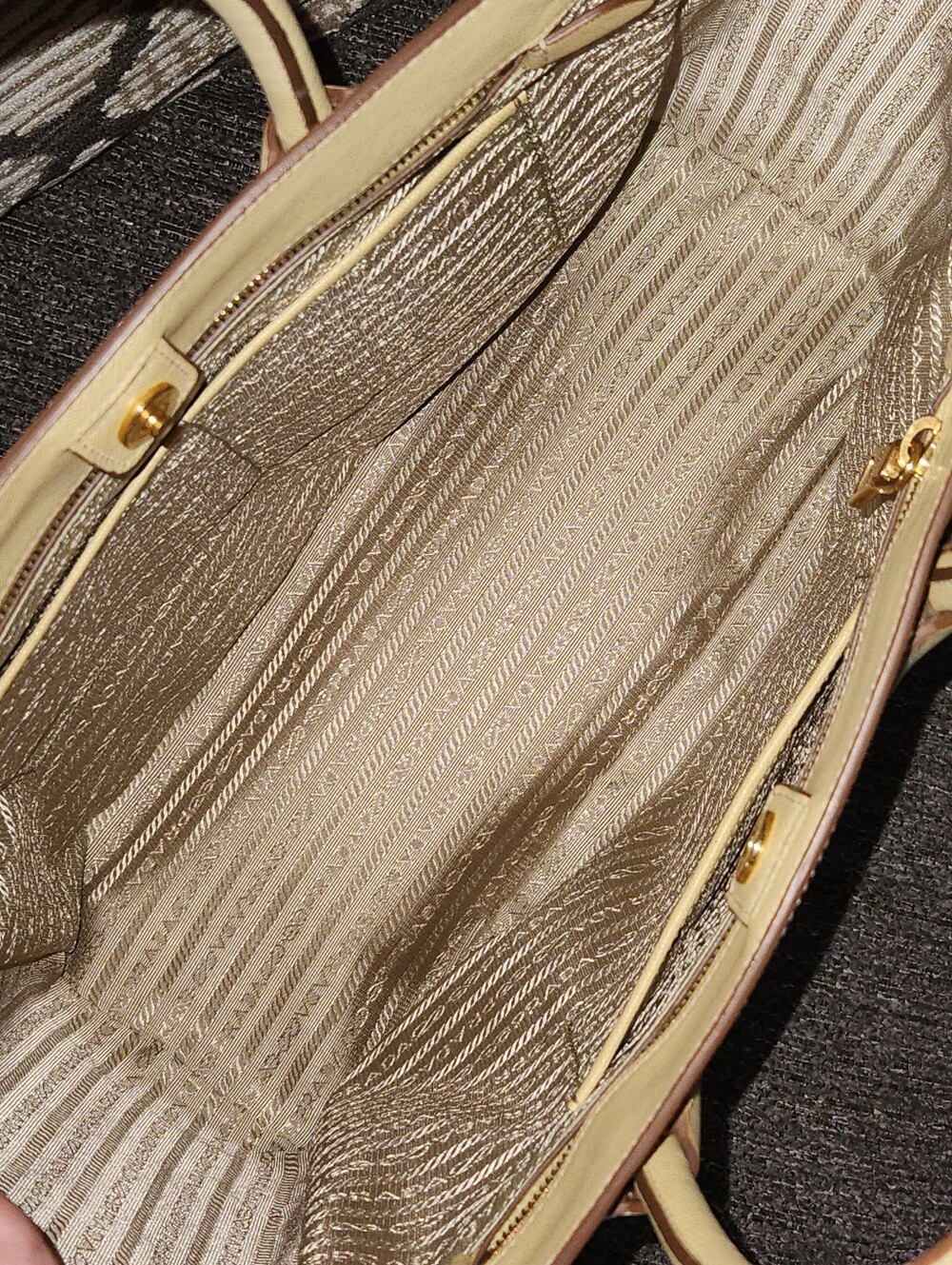💛RARE Prada💛 - Bi-Color Ananas/Talco Saffiano Lux Leather Large Shopping Tote - Picture 13 of 16